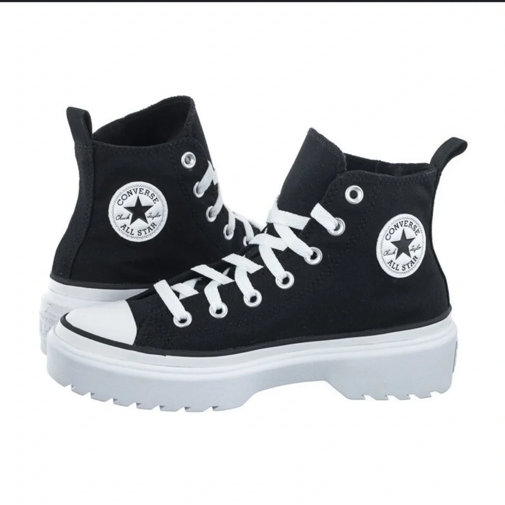 Converse Kids Black and White Platform‎ Sneakers size 5